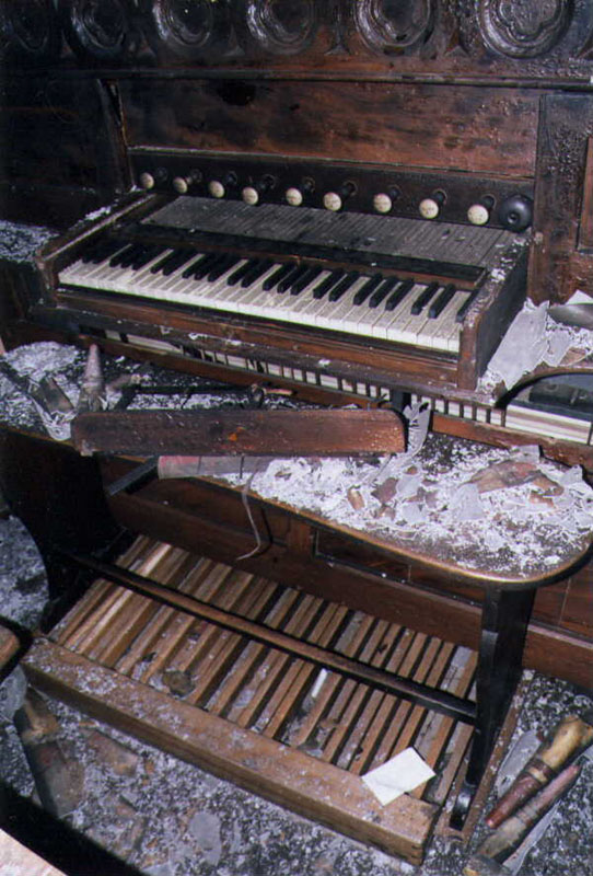 Organ in Aghalee in 2001 before restoration