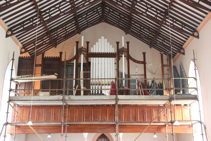 Temporary case by another organbuilder installed 2007 (below) and the construction of the permanent case in 2011