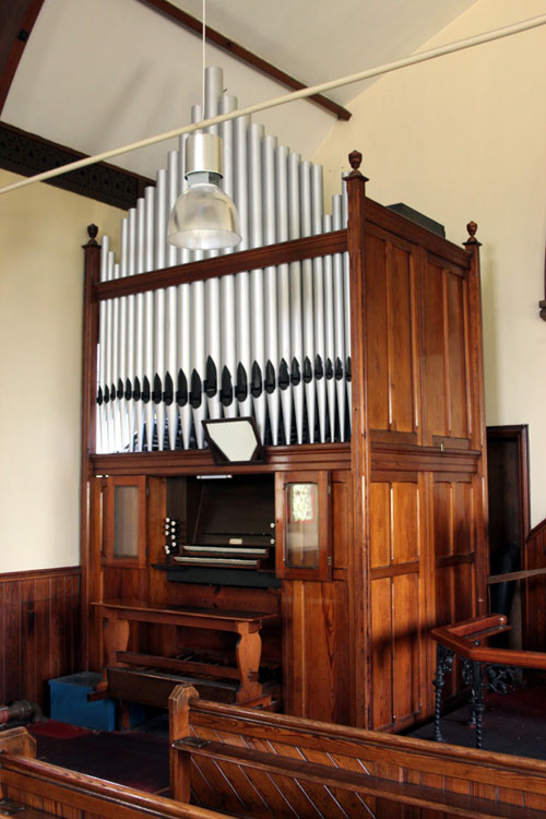 Blackett & Howden organ available for rehousing