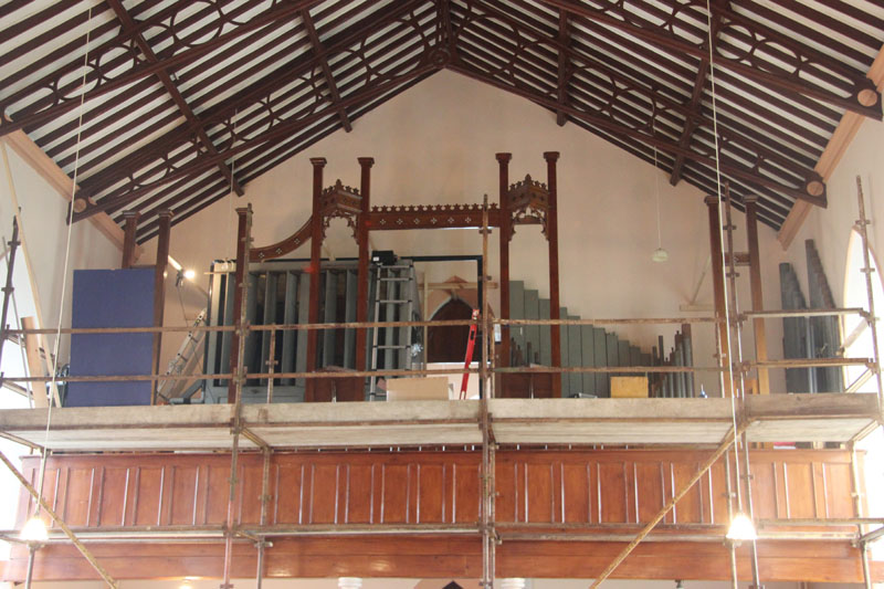 Temporary case by another organbuilder installed 2007 (below) and the construction of the permanent case in 2011