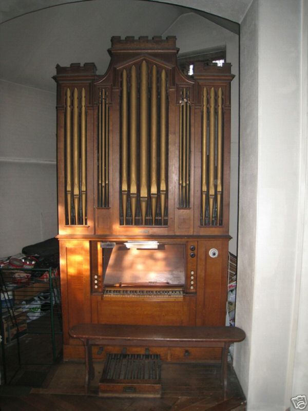Bates organ available for rehousing