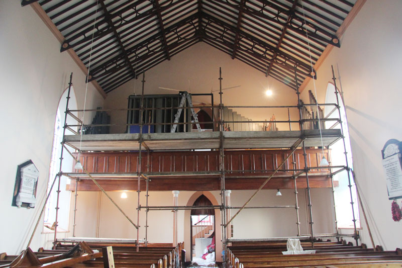 Temporary case by another organbuilder installed 2007 (below) and the construction of the permanent case in 2011
