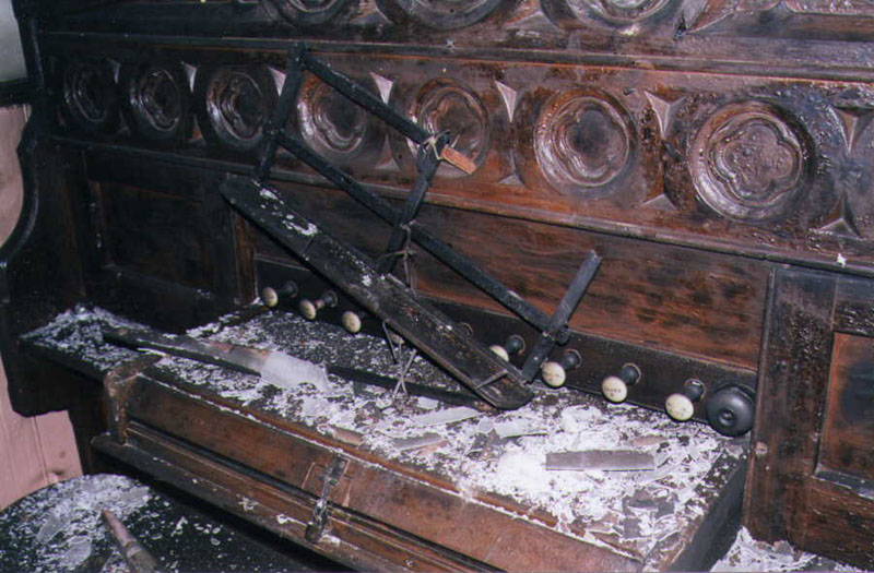 Organ in Aghalee in 2001 before restoration