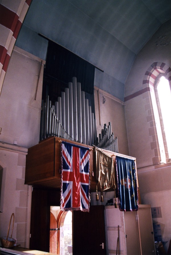 Organ dismantling & new case being erected