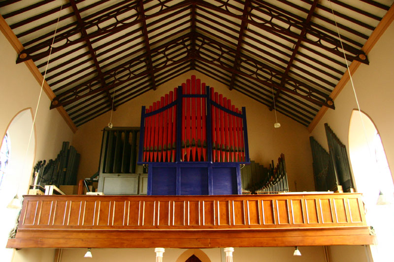 Temporary case by another organbuilder installed 2007 (below) and the construction of the permanent case in 2011