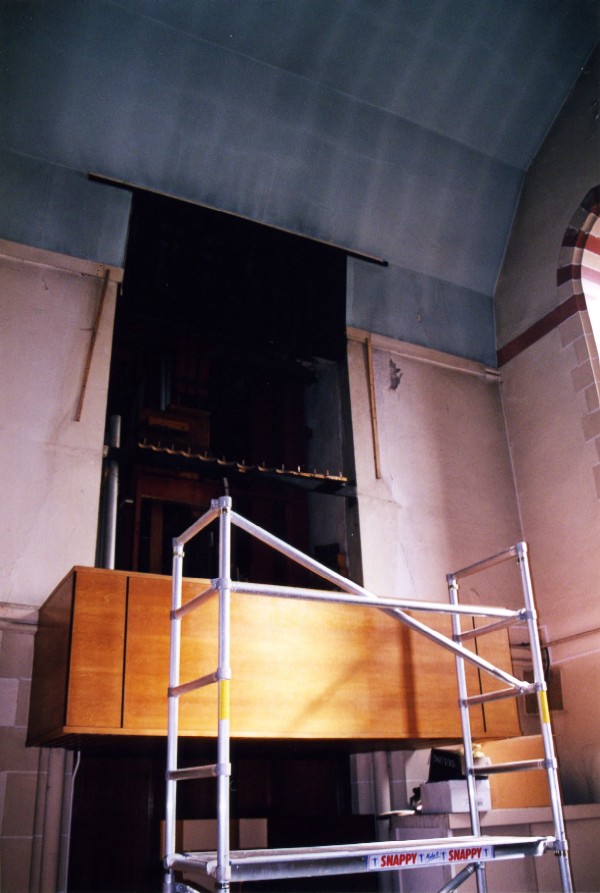 Organ dismantling & new case being erected