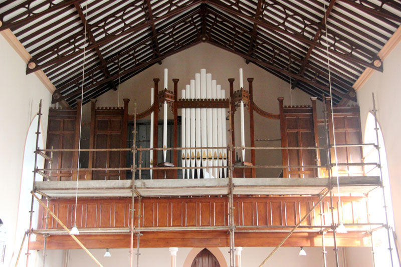 Temporary case by another organbuilder installed 2007 (below) and the construction of the permanent case in 2011
