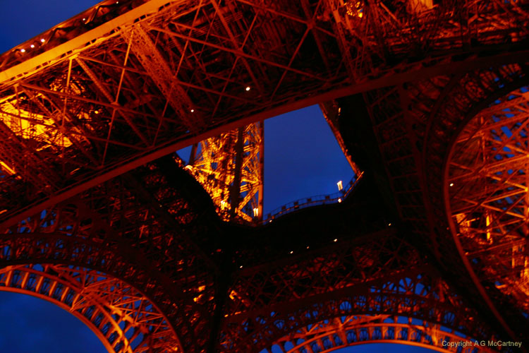 ParisEiffelTower2006Apr_004