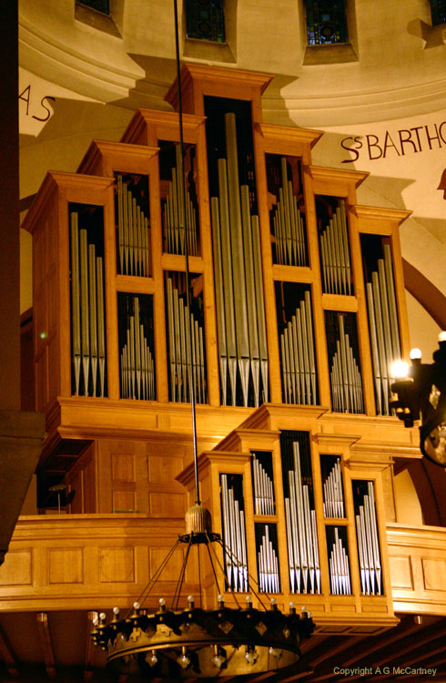 ParisStFerdinanddesTernes2006Apr_008