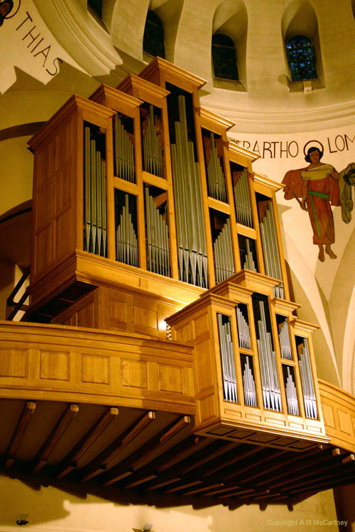 ParisStFerdinanddesTernes2006Apr_010