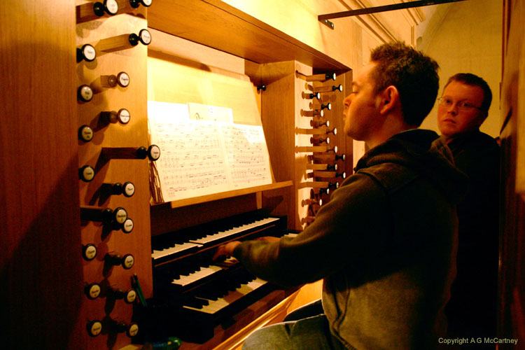 ParisStFerdinanddesTernes2006Apr_017