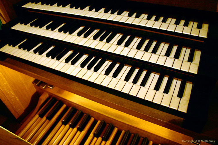 ParisStFerdinanddesTernes2006Apr_019