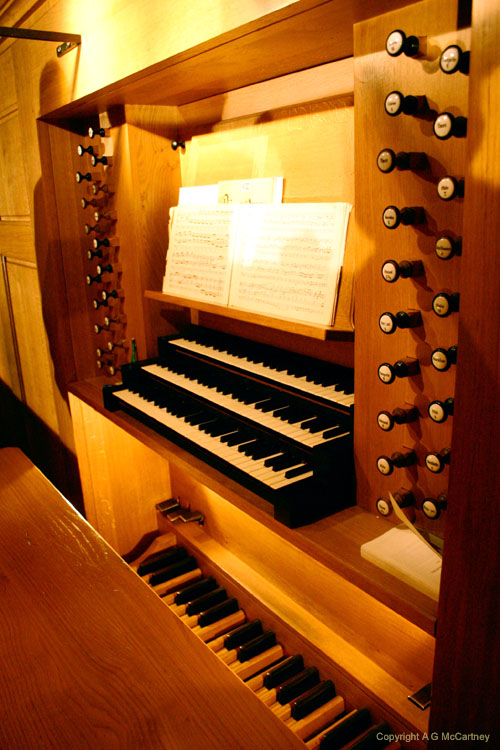 ParisStFerdinanddesTernes2006Apr_022